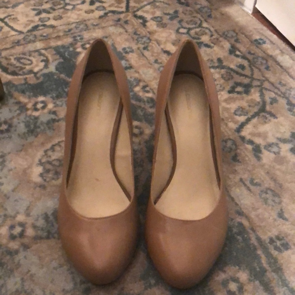 Liz Claiborne tan heels